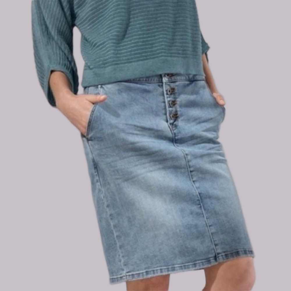PrAna Aubrey button fly, lighter wash Denim jean Skirt. Women’s size 12